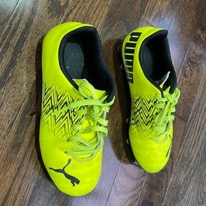 Puma Youth outdoors soccer cleats size US1